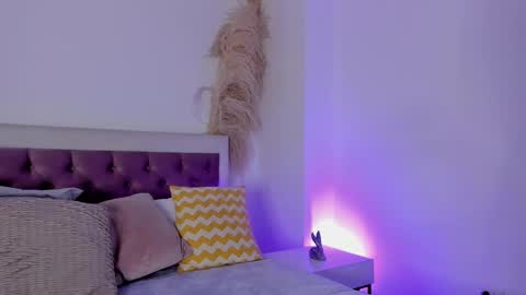 Snapshot of emelyy_carter chatting on February 20, 1:25 am Emy online show from February 20, 1:25 am