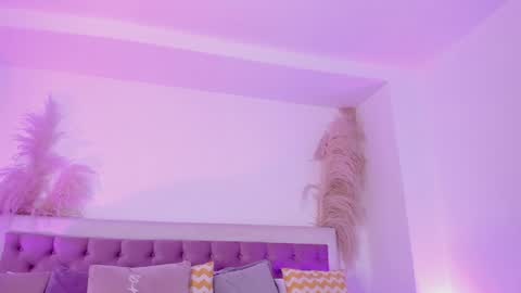 Snapshot of emelyy_carter chatting on February 6, 7:40 pm Emy online show from February 6, 7:40 pm