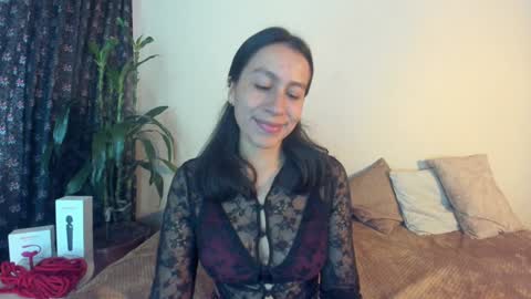 Snapshot of emigomez_ chatting on February 5, 8:04 pm Emilia Gomez online show from February 5, 8:04 pm