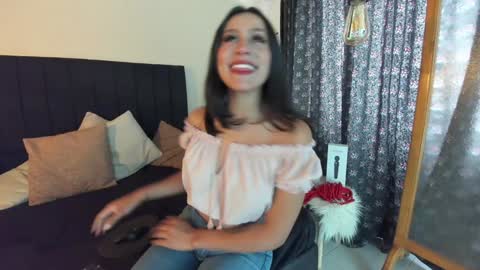 Snapshot of emigomez_ chatting on January 20, 8:07 pm Emilia Gomez online show from January 20, 8:07 pm