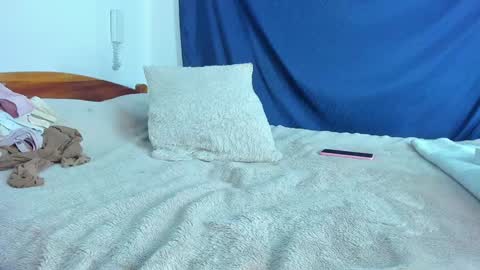 Snapshot of emiily15_ chatting on February 3, 8:13 pm Emi online show from February 3, 8:13 pm