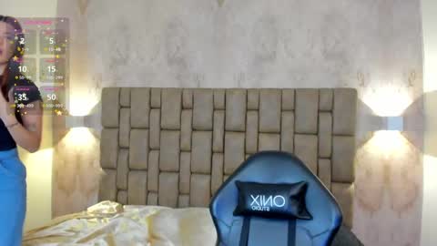 Snapshot of emiilycutex_ chatting on February 12, 12:12 pm online show from February 12, 12:12 pm