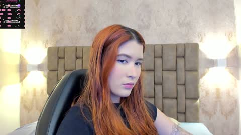 Snapshot of emiilycutex_ chatting on February 7, 12:06 pm online show from February 7, 12:06 pm