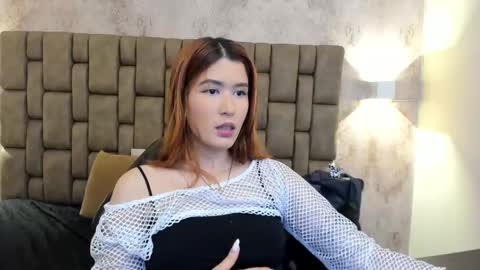 Snapshot of emiilycutex_ chatting on February 14, 12:14 pm online show from February 14, 12:14 pm