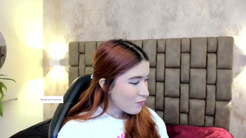 Snapshot of emiilycutex_ chatting on February 18, 12:17 pm online show from February 18, 12:17 pm