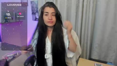 emilayton_ online show from January 24, 3:43 am