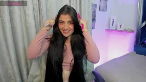 emilayton_ online show from January 12, 7:00 am