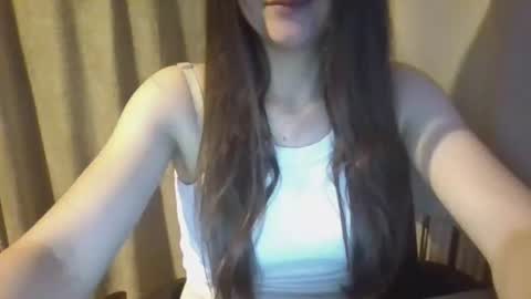 emili0899 online show from September 20, 6:44 pm