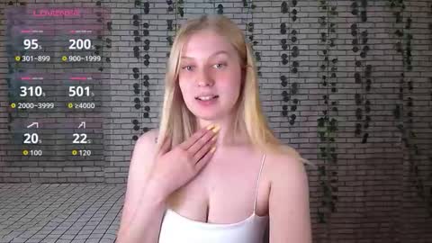 Snapshot of emiliaduchess chatting on September 16, 2:53 pm Amili online show from September 16, 2:53 pm