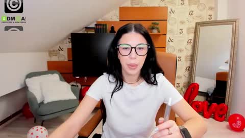 Snapshot of emillytaylor chatting on March 6, 4:41 am EmillyTaylor online show from March 6, 4:41 am