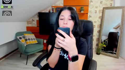 Snapshot of emillytaylor chatting on February 10, 4:41 am EmillyTaylor online show from February 10, 4:41 am