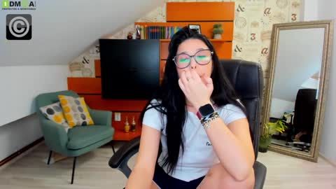 Snapshot of emillytaylor chatting on February 5, 7:50 am EmillyTaylor online show from February 5, 7:50 am
