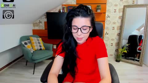 Snapshot of emillytaylor chatting on February 6, 10:47 am EmillyTaylor online show from February 6, 10:47 am