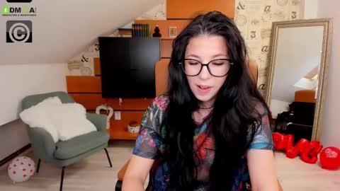 Snapshot of emillytaylor chatting on March 12, 10:37 am EmillyTaylor online show from March 12, 10:37 am