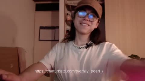 Snapshot of emily_pearl_ chatting on February 22, 11:03 pm emily_pearl_ online show from February 22, 11:03 pm