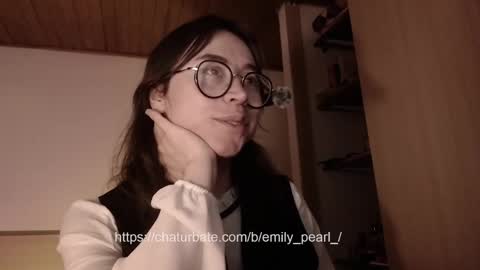 Snapshot of emily_pearl_ chatting on March 11, 1:16 am emily_pearl_ online show from March 11, 1:16 am