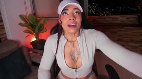 Snapshot of emilyfitness8 chatting on December 23, 6:22 am emily online show from December 23, 6:22 am