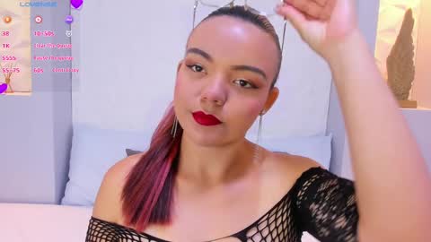 Snapshot of emilyrouss_ chatting on February 28, 7:14 pm EMILY online show from February 28, 7:14 pm