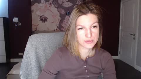 Snapshot of emilywalkers chatting on January 8, 7:55 am EmilyWalkers online show from January 8, 7:55 am