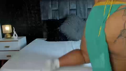 emilyy_collinss online show from September 9, 4:40 pm