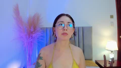 Emilyy Watson online show from January 24, 11:37 am