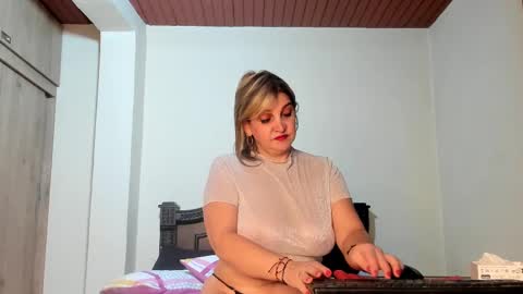 Snapshot of emma_brown777 chatting on February 12, 2:14 am ALBA online show from February 12, 2:14 am
