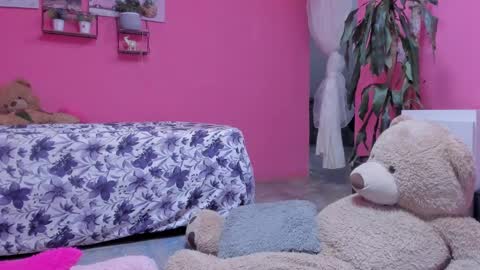 Snapshot of emma_lean chatting on January 24, 1:14 pm whises lits online show from January 24, 1:14 pm