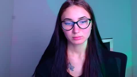 Snapshot of emma_loon chatting on January 22, 5:59 am Emma online show from January 22, 5:59 am