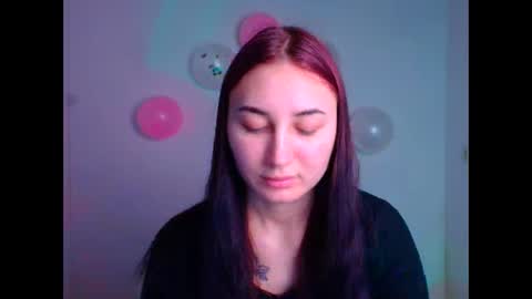 Snapshot of emma_loon chatting on February 13, 6:09 am Emma online show from February 13, 6:09 am