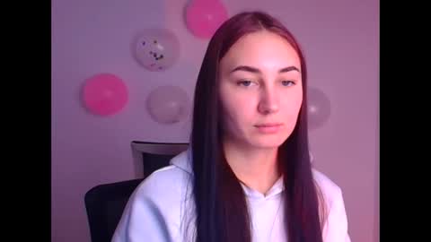 Snapshot of emma_loon chatting on February 20, 9:00 am Emma online show from February 20, 9:00 am