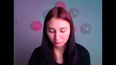 Snapshot of emma_loon chatting on February 17, 6:09 am Emma online show from February 17, 6:09 am