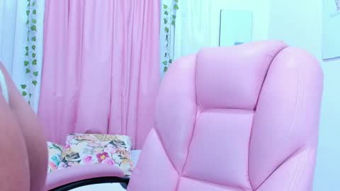 Snapshot of emma_lorense chatting on March 4, 7:32 pm Emma online show from March 4, 7:32 pm