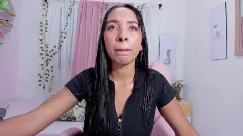 Snapshot of emma_lorense chatting on March 1, 7:15 pm Emma online show from March 1, 7:15 pm