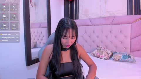 Snapshot of emma_lorense chatting on February 21, 7:10 pm Emma online show from February 21, 7:10 pm