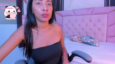 Snapshot of emma_lorense chatting on February 25, 8:11 pm Emma online show from February 25, 8:11 pm