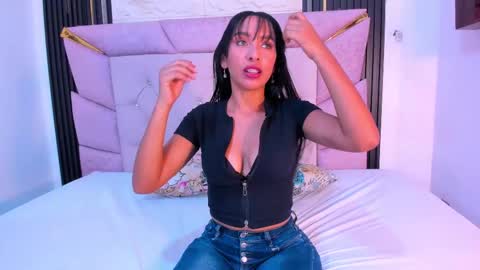 Snapshot of emma_lorense chatting on February 24, 8:36 pm Emma online show from February 24, 8:36 pm