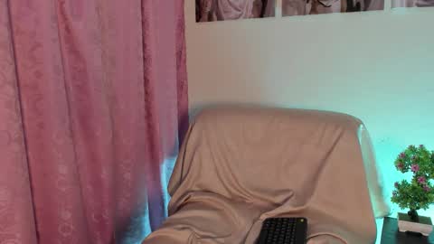 Emma   Independent model  online show from September 18, 11:58 am