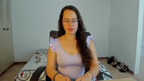Emma Torres online show from March 8, 8:25 pm