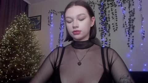 Snapshot of emmy_m00n chatting on December 7, 7:54 am Emily Johny online show from December 7, 7:54 am