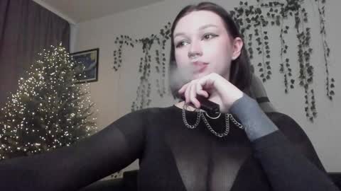 Snapshot of emmy_m00n chatting on December 6, 7:48 am Emily Johny online show from December 6, 7:48 am