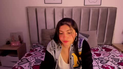 Emily  Laila  online show from February 3, 12:03 pm