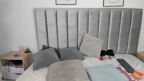 Emily  Laila  online show from January 10, 9:31 pm