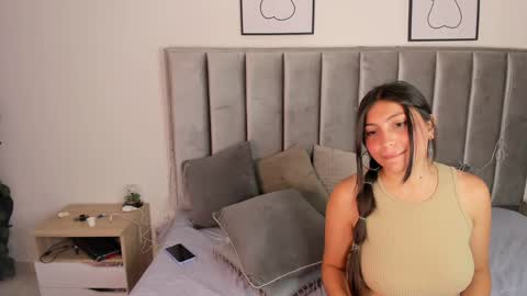 Emily  Laila  online show from January 11, 3:09 pm