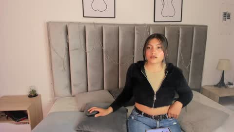 Emily  Laila  online show from January 11, 12:07 pm
