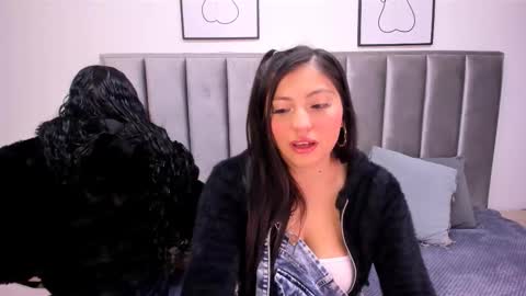 Emily  Laila  online show from September 18, 12:09 pm