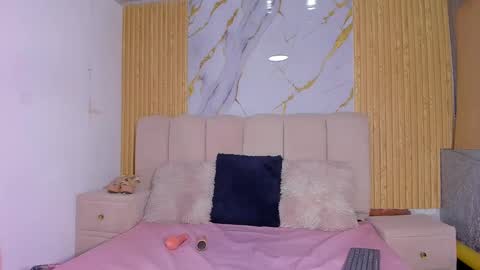 Snapshot of emmycruzz chatting on March 2, 8:40 pm emmy online show from March 2, 8:40 pm