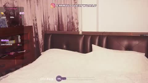 Snapshot of emmyfoxx_ chatting on September 13, 5:59 pm Emmy online show from September 13, 5:59 pm
