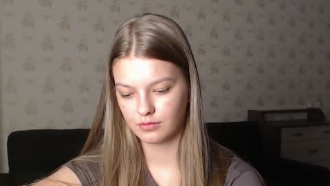 Snapshot of emysway chatting on December 21, 7:38 pm EmySway online show from December 21, 7:38 pm