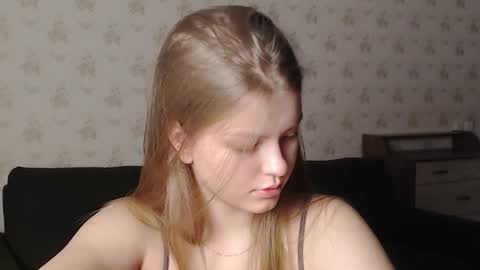 Snapshot of emysway chatting on February 9, 10:20 am EmySway online show from February 9, 10:20 am