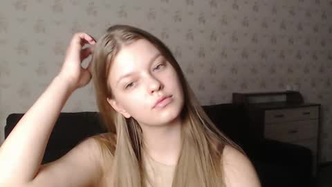 Snapshot of emysway chatting on February 10, 4:36 pm EmySway online show from February 10, 4:36 pm